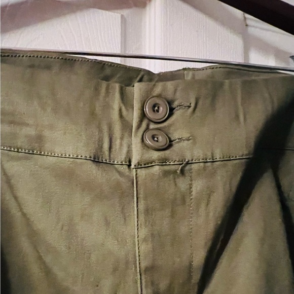 Torrid NWOT Size 26 Olive Green Shorts - Picture 7 of 7